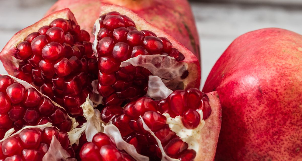 Pomegranite fruit cut open